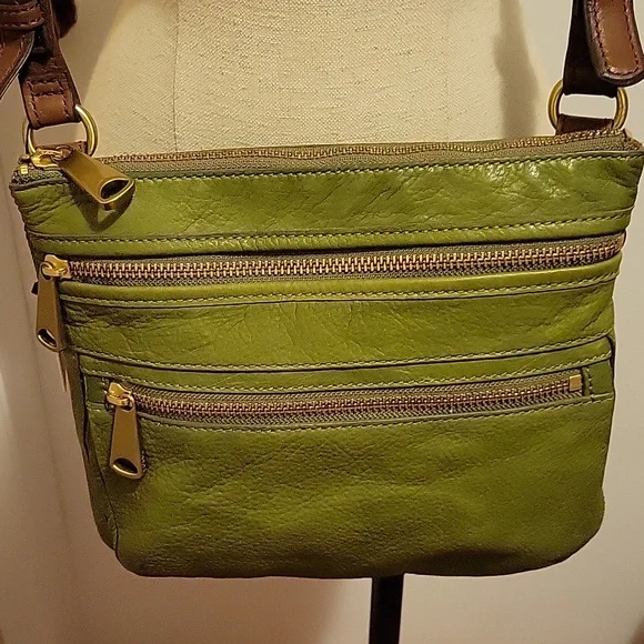 NWT: Leather Fossil Explorer Crossbody - Picture 2 of 16